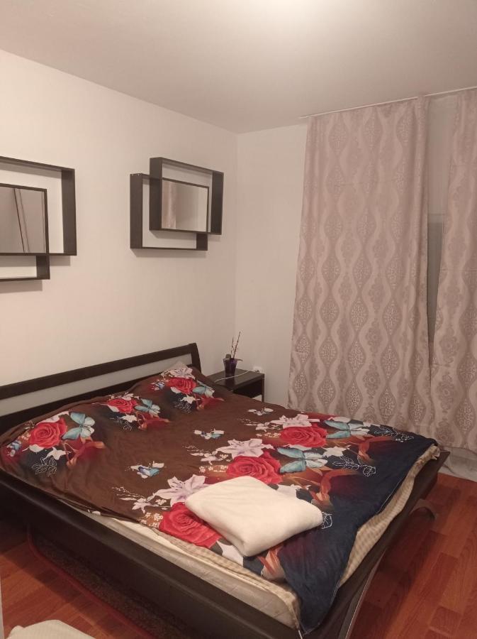 Apartament Bed and Breakfast Floreşti Exteriör bild